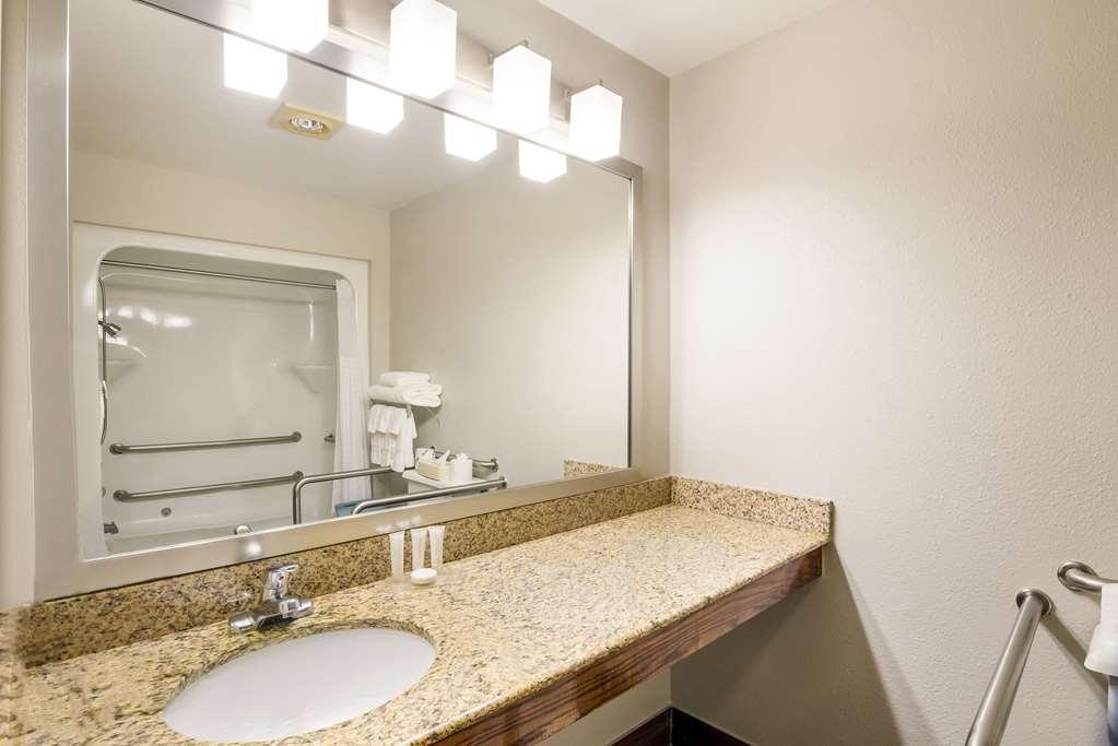 Clarion Pointe Hotel Abingdon Exterior photo