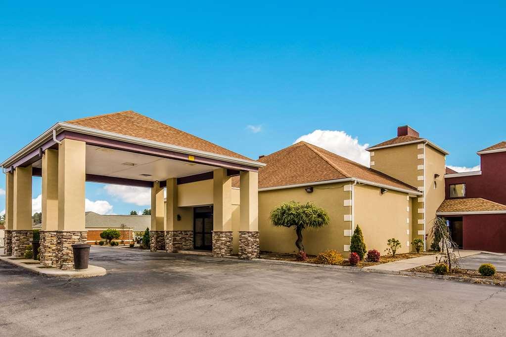 Clarion Pointe Hotel Abingdon Exterior photo