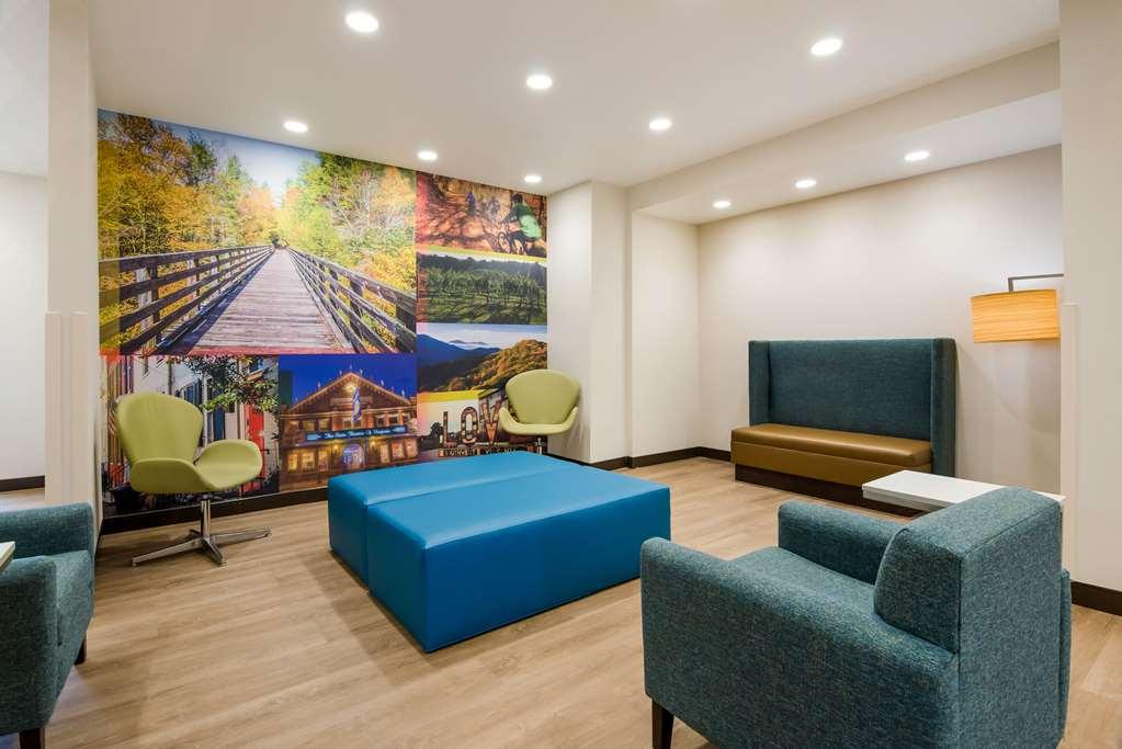 Clarion Pointe Hotel Abingdon Interior photo